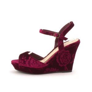 Magenta velvet wedges